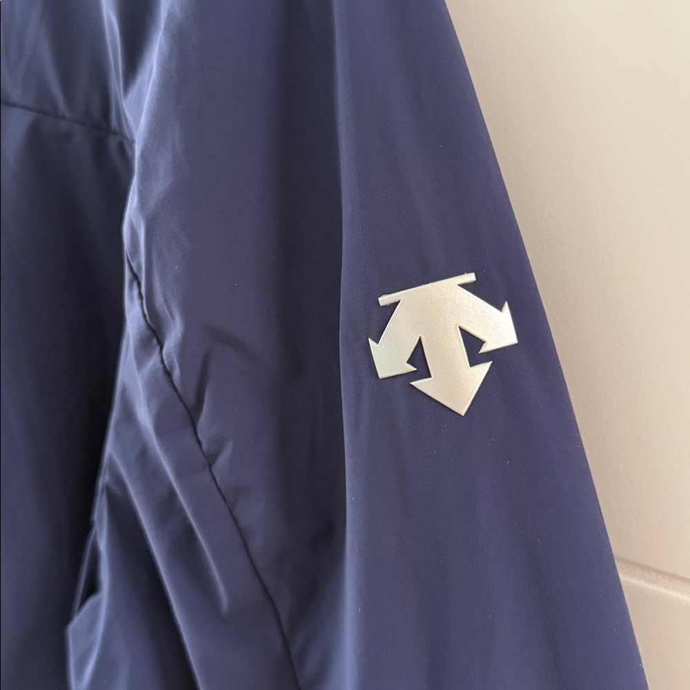 Descente Light Jacket - Picture 5 of 10